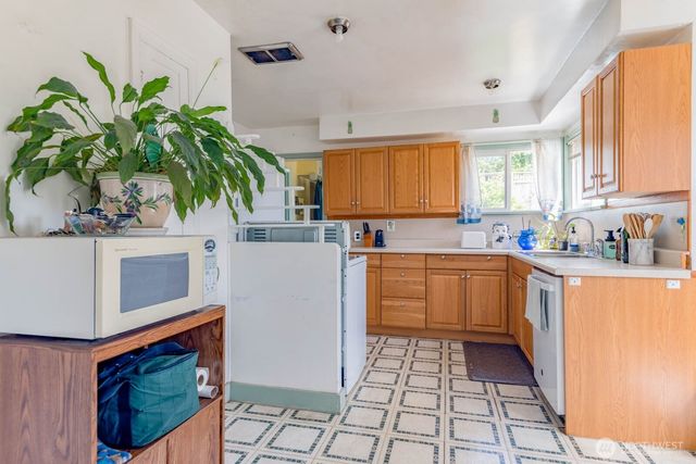 1121 Dill Way W, Bremerton, WA 98312