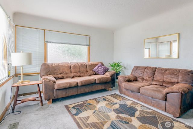 1121 Dill Way W, Bremerton, WA 98312