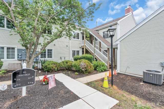 90 Winthrop Road, Monroe, NJ 08831