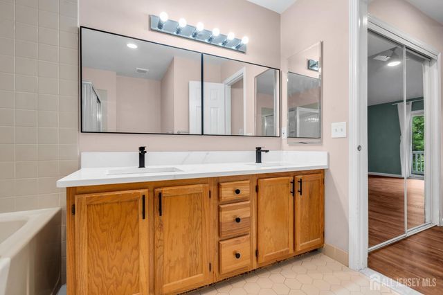 90 Winthrop Road, Monroe, NJ 08831