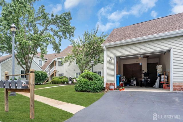 90 Winthrop Road, Monroe, NJ 08831