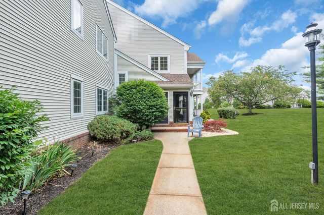 90 Winthrop Road, Monroe, NJ 08831