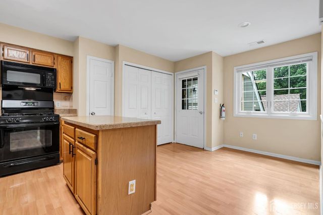 90 Winthrop Road, Monroe, NJ 08831