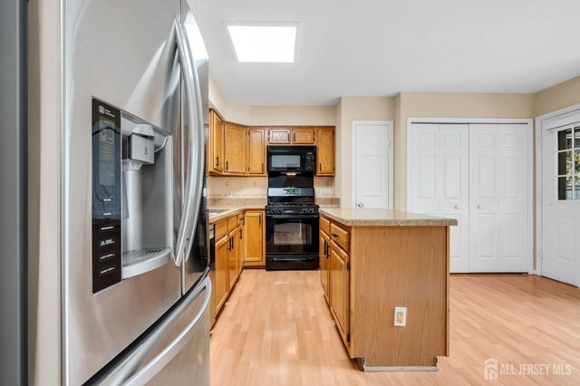 90 Winthrop Road, Monroe, NJ 08831