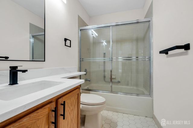 90 Winthrop Road, Monroe, NJ 08831