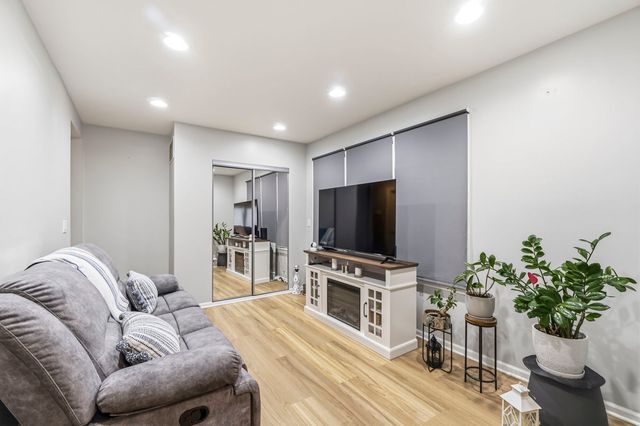 7709 W ADDISON Street, Chicago, IL 60634