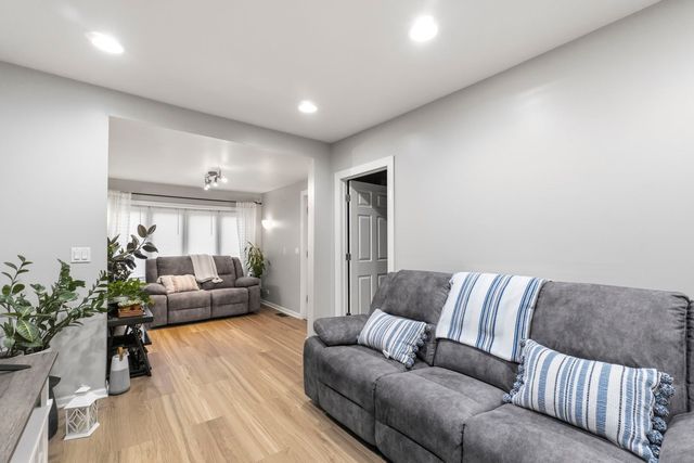 7709 W ADDISON Street, Chicago, IL 60634
