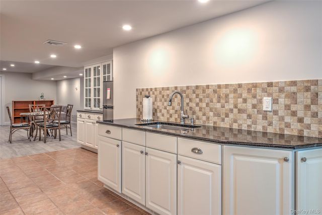 17 Cobbler Lane, Setauket, NY 11733