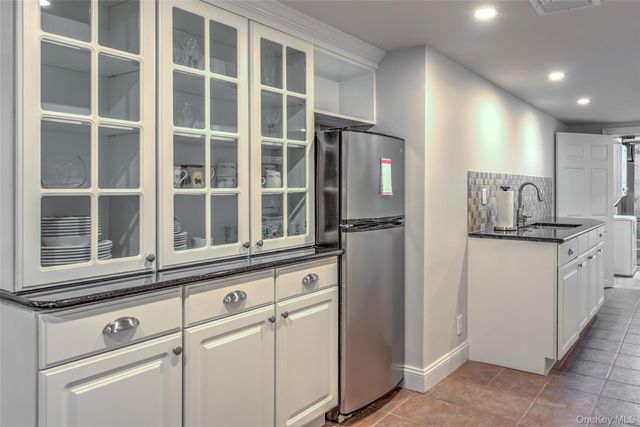17 Cobbler Lane, Setauket, NY 11733