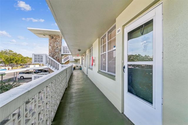 4885 1ST STREET NE 203, St Petersburg, FL 33703