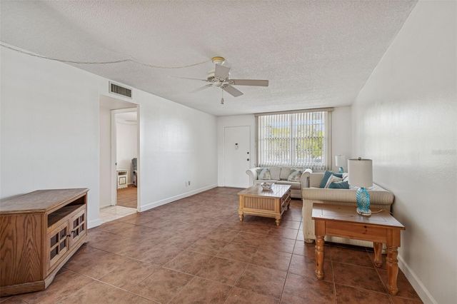 4885 1ST STREET NE 203, St Petersburg, FL 33703