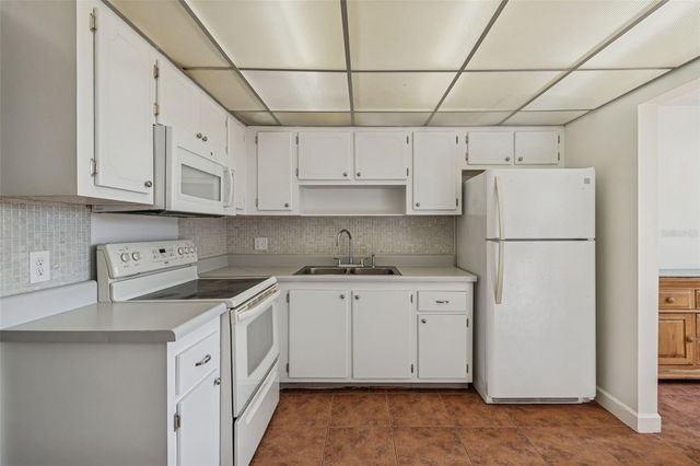 4885 1ST STREET NE 203, St Petersburg, FL 33703