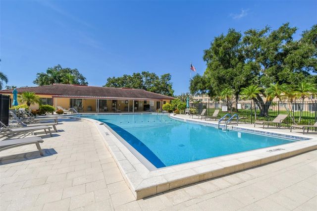 4885 1ST STREET NE 203, St Petersburg, FL 33703