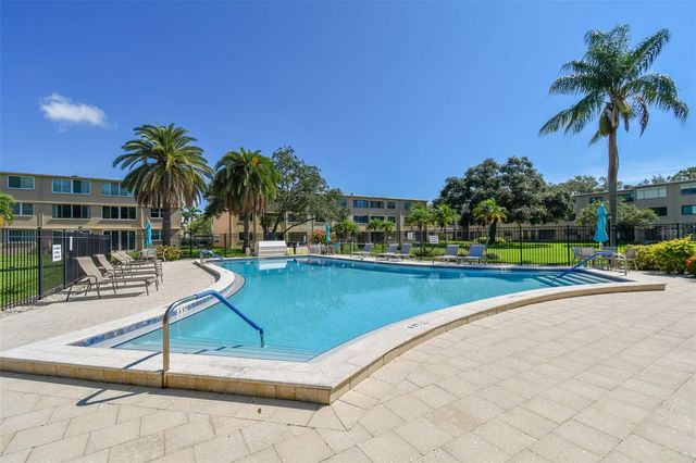 4885 1ST STREET NE 203, St Petersburg, FL 33703