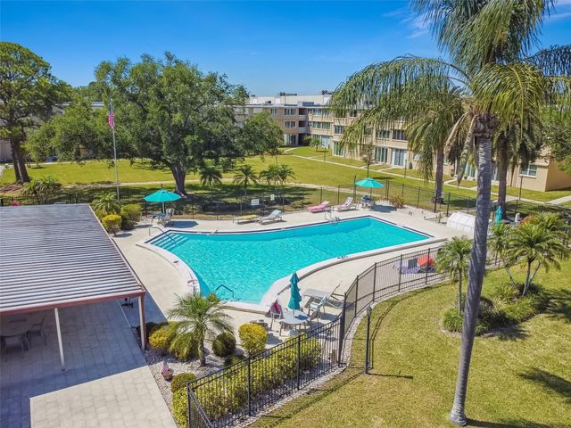 4885 1ST STREET NE 203, St Petersburg, FL 33703