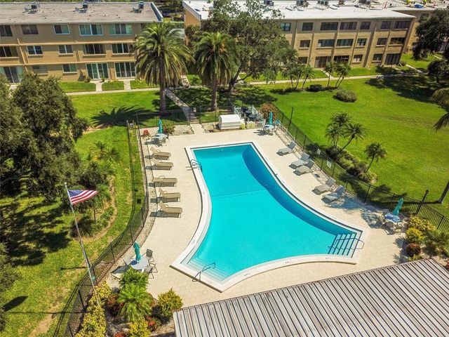 4885 1ST STREET NE 203, St Petersburg, FL 33703