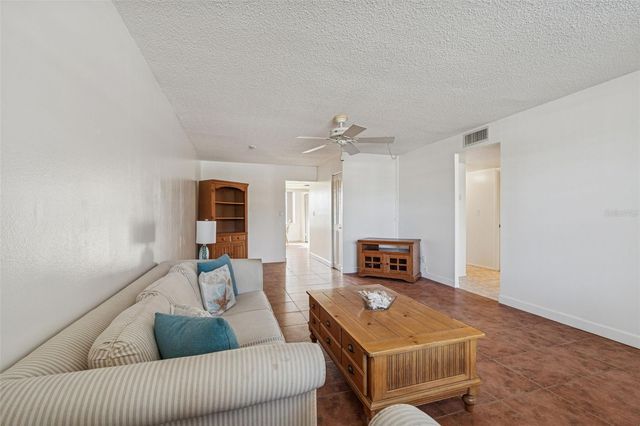 4885 1ST STREET NE 203, St Petersburg, FL 33703