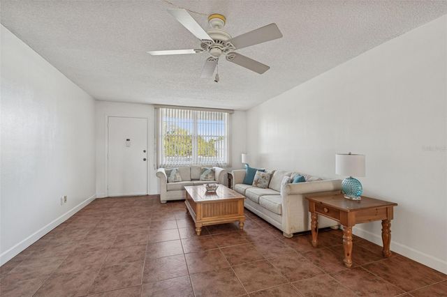 4885 1ST STREET NE 203, St Petersburg, FL 33703