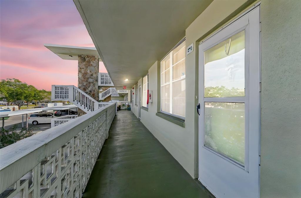 4885 1ST STREET NE 203, St Petersburg, FL 33703