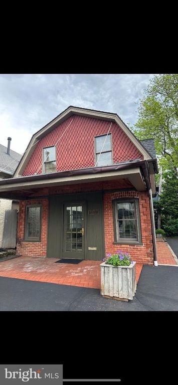 71 S MAIN ST, DOYLESTOWN, PA 18901 — exterior