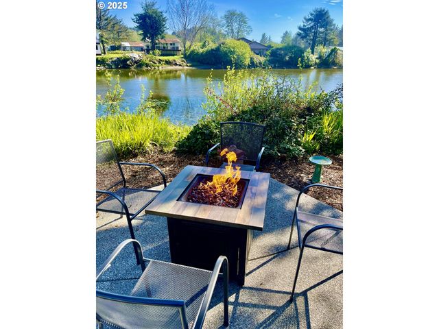 99268 WINCHUCK RIVER Rd, Brookings, OR 97415