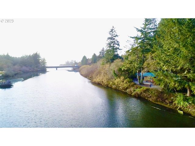 99268 WINCHUCK RIVER Rd, Brookings, OR 97415