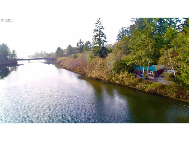 99268 WINCHUCK RIVER Rd, Brookings, OR 97415