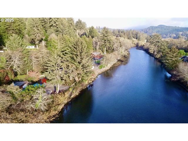 99268 WINCHUCK RIVER Rd, Brookings, OR 97415
