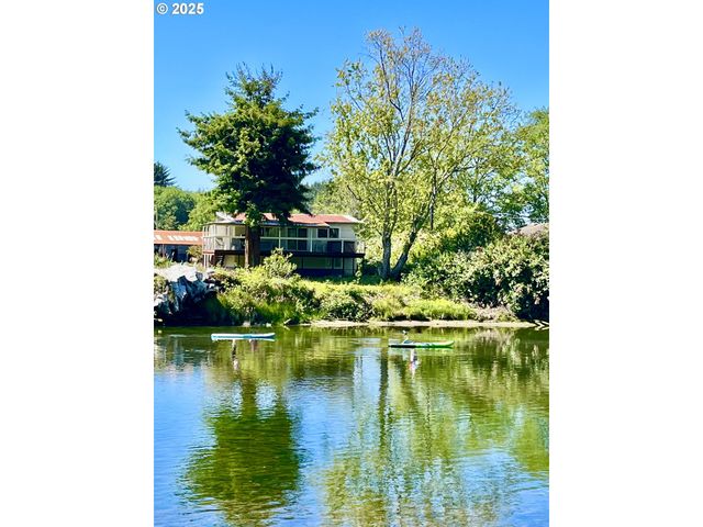99268 WINCHUCK RIVER Rd, Brookings, OR 97415