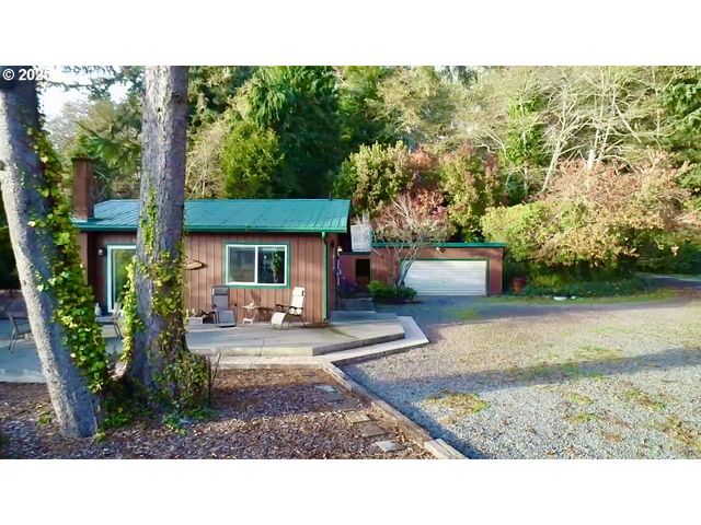 99268 WINCHUCK RIVER Rd, Brookings, OR 97415
