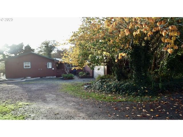 99268 WINCHUCK RIVER Rd, Brookings, OR 97415
