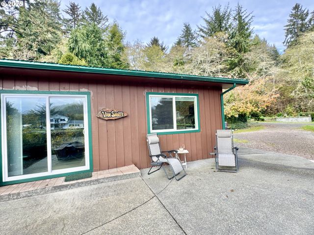 99268 WINCHUCK RIVER Rd, Brookings, OR 97415