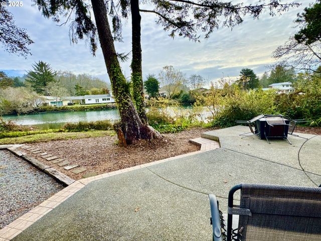 99268 WINCHUCK RIVER Rd, Brookings, OR 97415