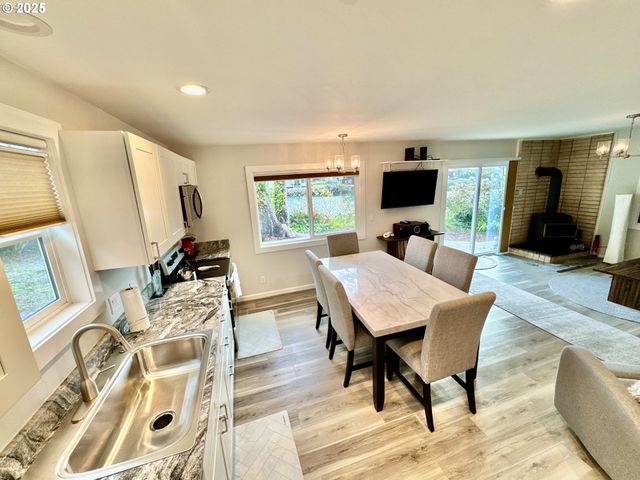 99268 WINCHUCK RIVER Rd, Brookings, OR 97415