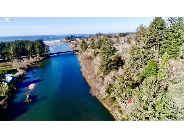 99268 WINCHUCK RIVER Rd, Brookings, OR 97415
