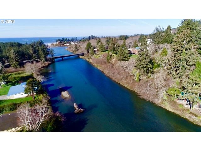 99268 WINCHUCK RIVER Rd, Brookings, OR 97415