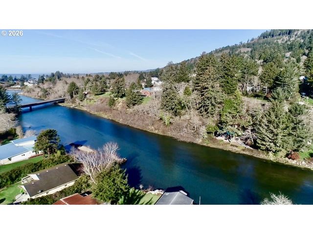 99268 WINCHUCK RIVER Rd, Brookings, OR 97415