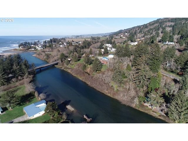 99268 WINCHUCK RIVER Rd, Brookings, OR 97415
