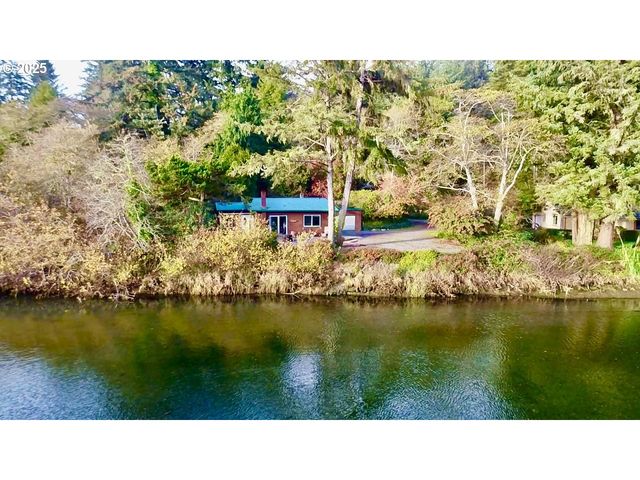 99268 WINCHUCK RIVER Rd, Brookings, OR 97415
