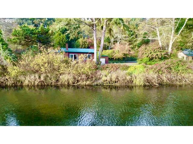 99268 WINCHUCK RIVER Rd, Brookings, OR 97415