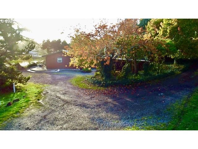99268 WINCHUCK RIVER Rd, Brookings, OR 97415
