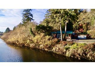 99268 WINCHUCK RIVER Rd, Brookings, OR 97415