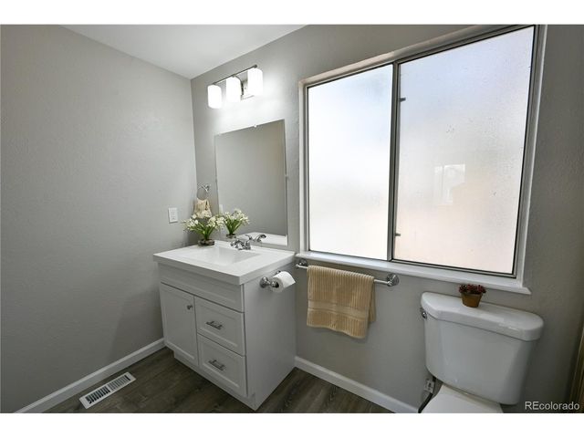 4933 S Rifle Ct, Aurora, CO 80015