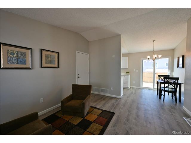 4933 S Rifle Ct, Aurora, CO 80015