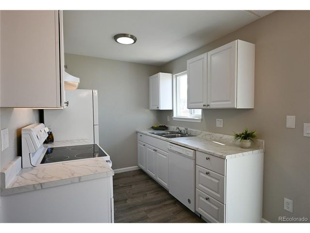 4933 S Rifle Ct, Aurora, CO 80015