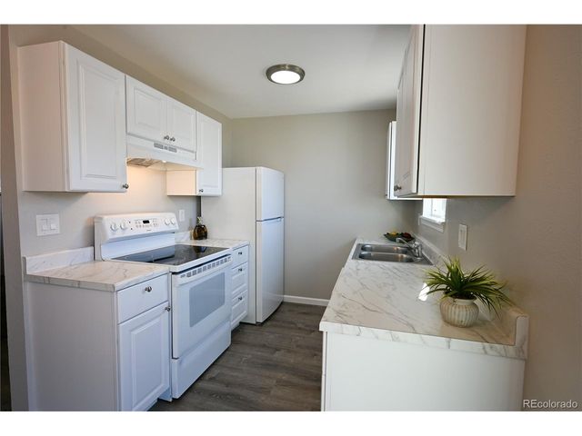 4933 S Rifle Ct, Aurora, CO 80015