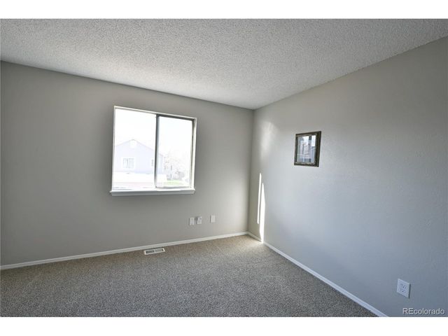 4933 S Rifle Ct, Aurora, CO 80015