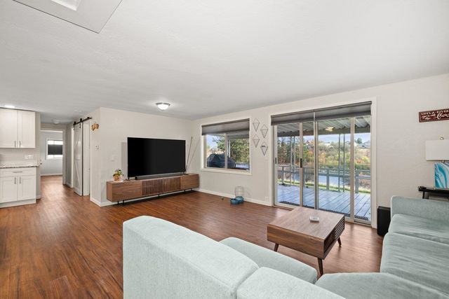 18924 E Montgomery Dr, Otis Orchards, WA 99027