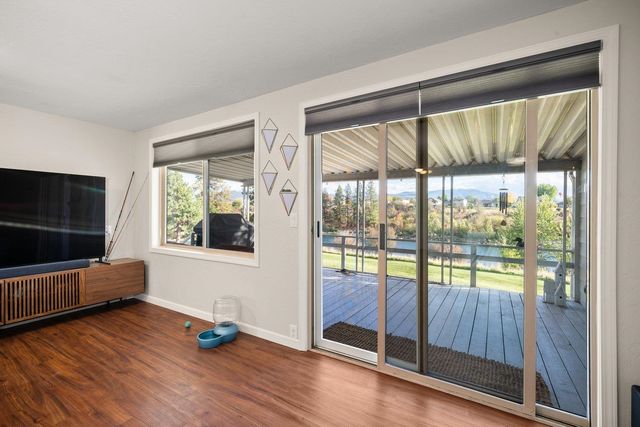 18924 E Montgomery Dr, Otis Orchards, WA 99027