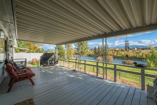 18924 E Montgomery Dr, Otis Orchards, WA 99027